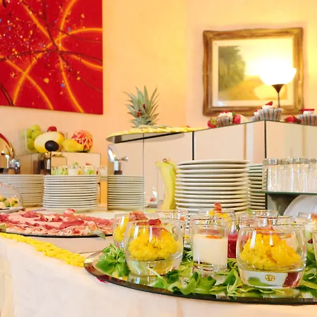 雷齐吉公园酒店 4*