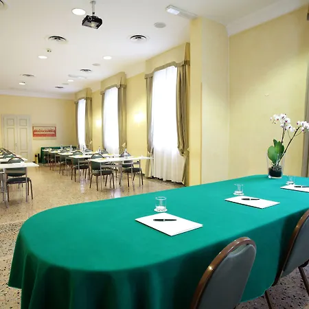 雷齐吉公园酒店