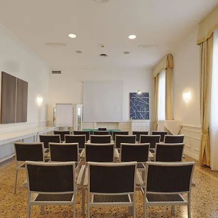 雷齐吉公园酒店 酒店 4*