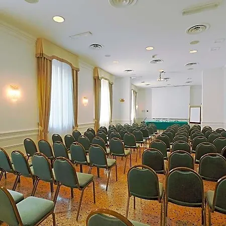 Hotell Rechigi Park 4*