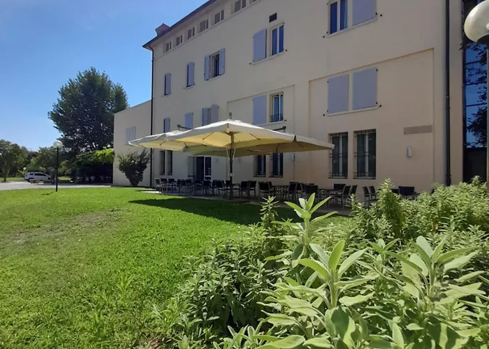 Rechigi Park Готель