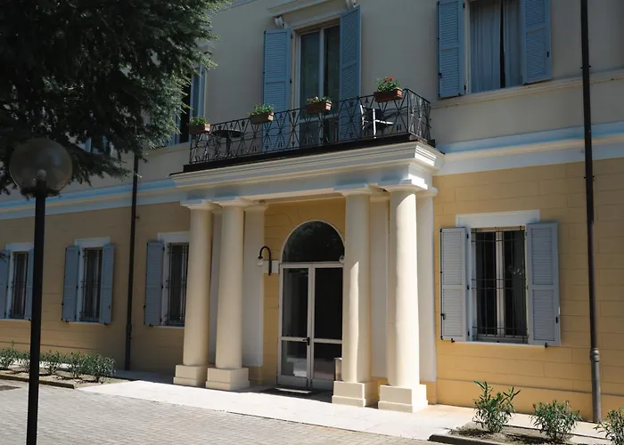 Rechigi Park Готель Модена